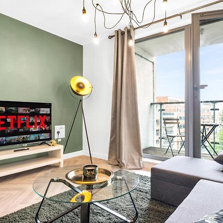 Stylish 4Th Floor 2 Bedroom En Suite City Centre Apartment With Parking By Azura Nights Birmingham Exterior foto