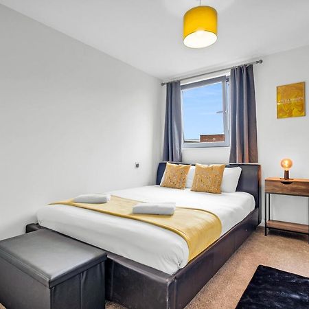 Stylish 4Th Floor 2 Bedroom En Suite City Centre Apartment With Parking By Azura Nights Birmingham Exterior foto