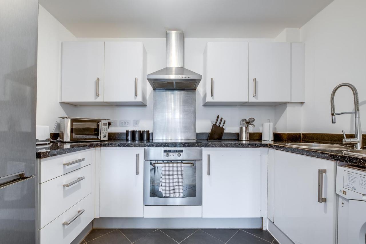 Stylish 4Th Floor 2 Bedroom En Suite City Centre Apartment With Parking By Azura Nights Birmingham Exterior foto