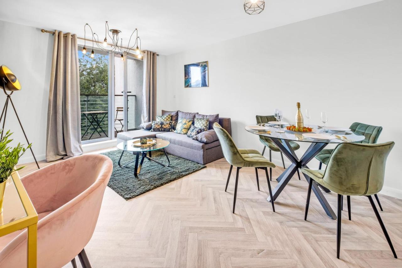 Stylish 4Th Floor 2 Bedroom En Suite City Centre Apartment With Parking By Azura Nights Birmingham Exterior foto