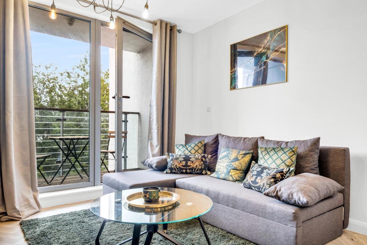 Stylish 4Th Floor 2 Bedroom En Suite City Centre Apartment With Parking By Azura Nights Birmingham Exterior foto