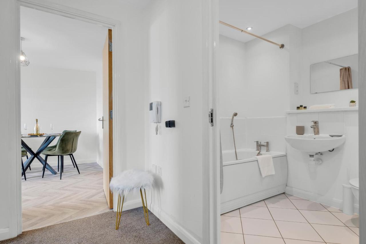 Stylish 4Th Floor 2 Bedroom En Suite City Centre Apartment With Parking By Azura Nights Birmingham Exterior foto