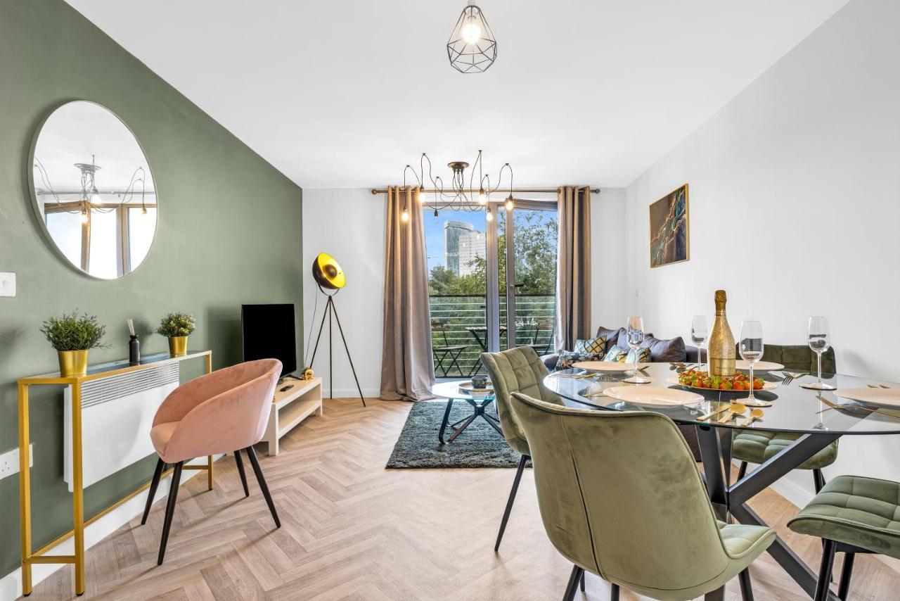 Stylish 4Th Floor 2 Bedroom En Suite City Centre Apartment With Parking By Azura Nights Birmingham Exterior foto