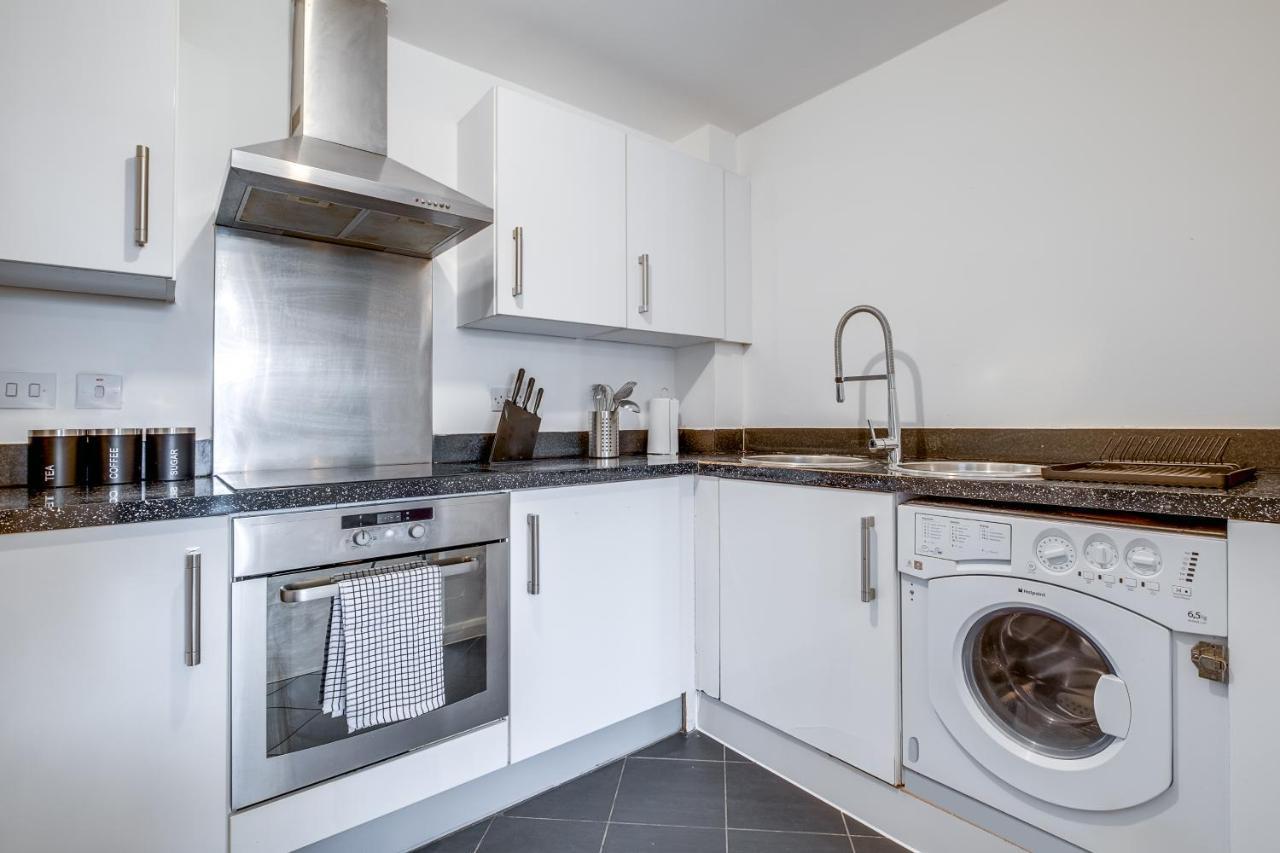 Stylish 4Th Floor 2 Bedroom En Suite City Centre Apartment With Parking By Azura Nights Birmingham Exterior foto