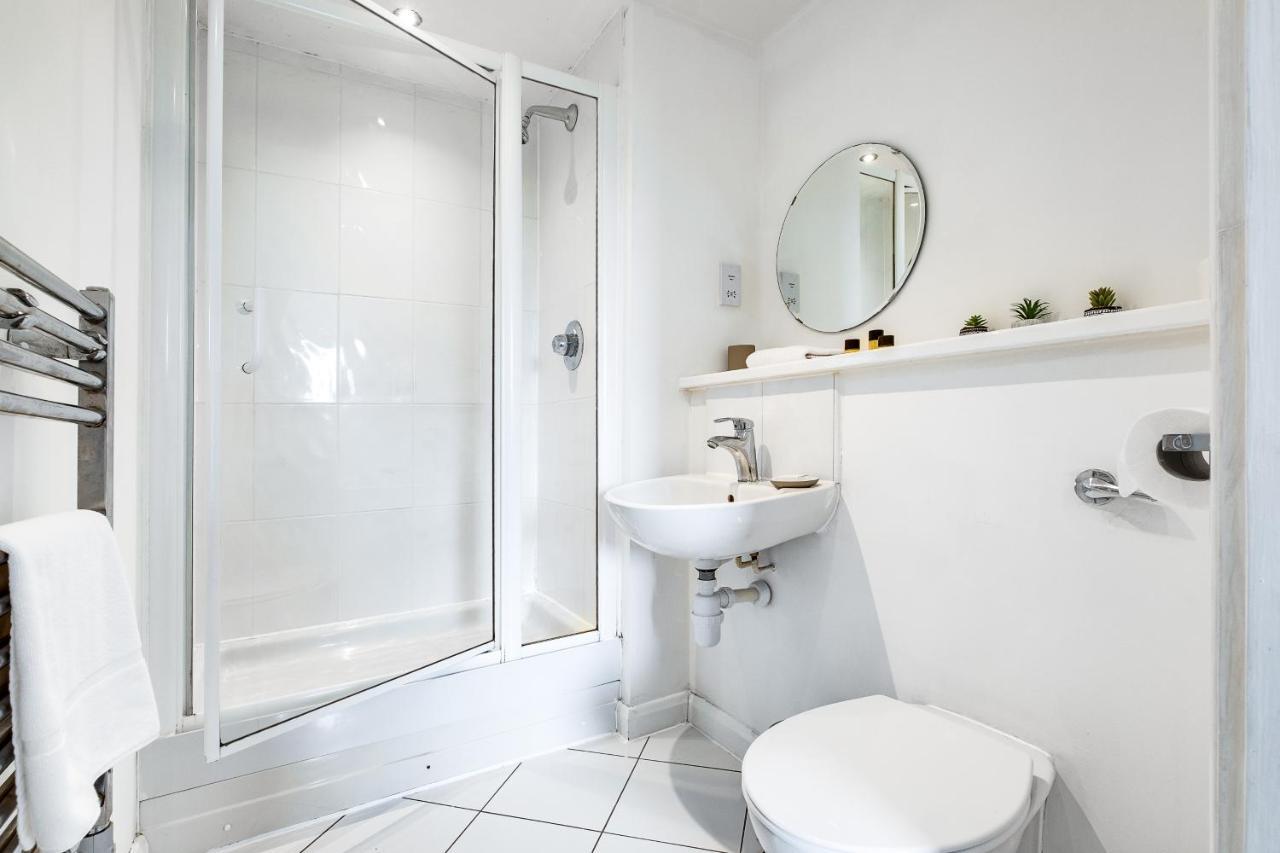 Stylish 4Th Floor 2 Bedroom En Suite City Centre Apartment With Parking By Azura Nights Birmingham Exterior foto