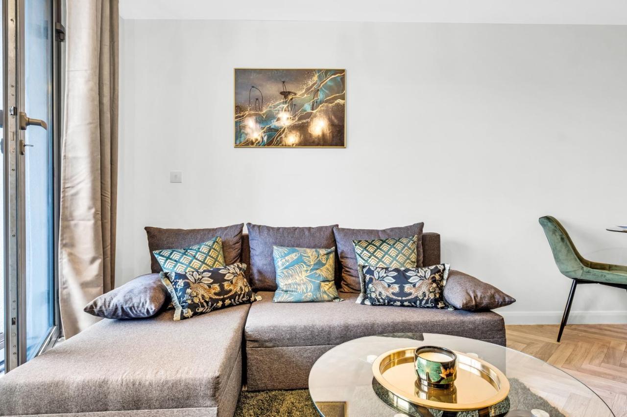 Stylish 4Th Floor 2 Bedroom En Suite City Centre Apartment With Parking By Azura Nights Birmingham Exterior foto
